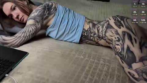 yexes online show from November 9, 2025, 3:38 am