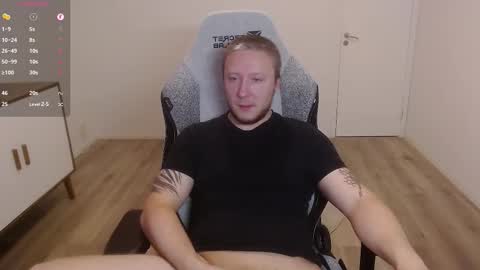 Snapshot of yhdxhy chatting on October 9, 2025, 8:40 pm James online show from October 9, 2025, 8:40 pm