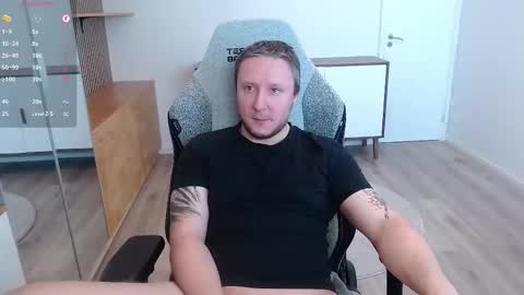 Snapshot of yhdxhy chatting on November 17, 2025, 10:54 am James online show from November 17, 2025, 10:54 am