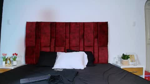  YIN  YANG  online show from October 6, 2025, 10:51 pm