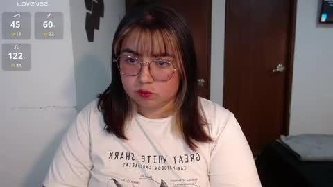 hii i am yini online show from June 4, 2026, 2:39 am