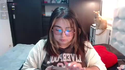 hii i am yini online show from June 18, 2026, 11:09 pm