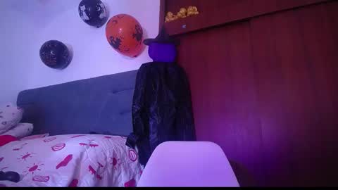 Yiny online show from October 25, 2025, 6:32 am