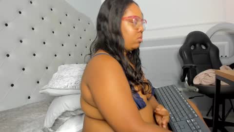 Snapshot of yiseth_02 chatting on January 31, 2025, 6:46 am roxie reyes online show from January 31, 2025, 6:46 am