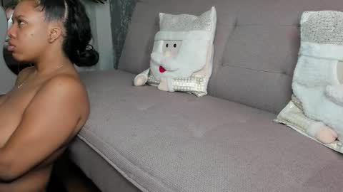 roxie reyes  online show from December 4, 2025, 11:30 am