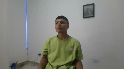 yissus_20 online show from April 10, 2026, 4:44 pm