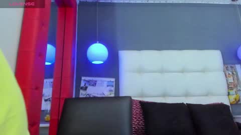 Snapshot of yiyo10_ chatting on October 10, 2025, 3:38 am Yiyo online show from October 10, 2025, 3:38 am