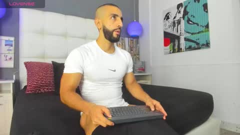 Snapshot of yiyo10_ chatting on October 23, 2025, 8:29 pm Yiyo online show from October 23, 2025, 8:29 pm