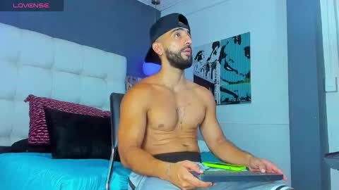 Snapshot of yiyo10_ chatting on November 4, 2025, 8:41 pm Yiyo online show from November 4, 2025, 8:41 pm