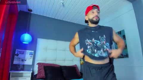 Snapshot of yiyo10_ chatting on November 5, 2025, 9:04 pm Yiyo online show from November 5, 2025, 9:04 pm