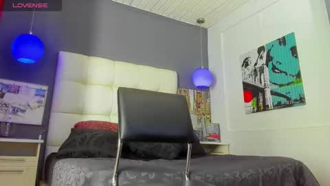 Snapshot of yiyo10_ chatting on November 10, 2025, 2:21 am Yiyo online show from November 10, 2025, 2:21 am