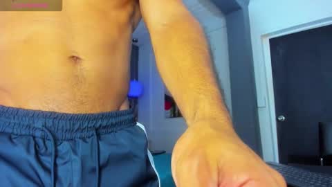 Yiyo online show from November 23, 2025, 4:34 am