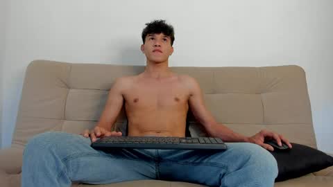 Snapshot of yizus_bonz chatting on June 6, 2026, 2:44 pm yizus_bonz online show from June 6, 2026, 2:44 pm