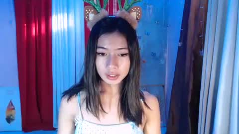 ymee_shane18 online show from December 3, 2024, 10:40 pm