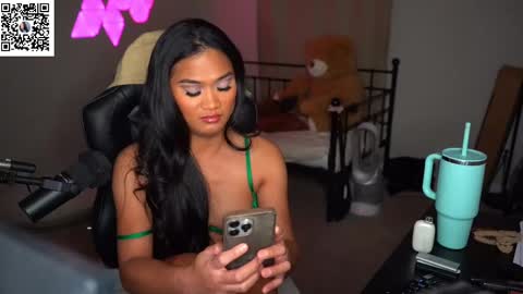 Snapshot of ynaong chatting on February 15, 2025, 9:05 am Palmela Handerson online show from February 15, 2025, 9:05 am