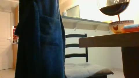 Yoann online show from October 15, 2025, 5:29 am