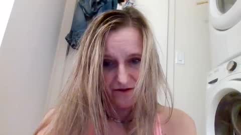 yogabuttttttt online show from October 7, 2025, 4:09 am