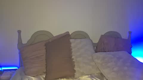 Snapshot of yogimilflover chatting on April 10, 2026, 11:09 pm Yogiblondebangme online show from April 10, 2026, 11:09 pm