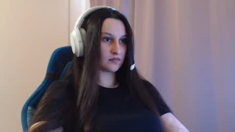 Sophie online show from April 8, 2026, 2:28 pm