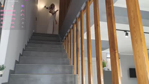 Snapshot of yononeey chatting on January 17, 2025, 3:43 pm Wilma online show from January 17, 2025, 3:43 pm