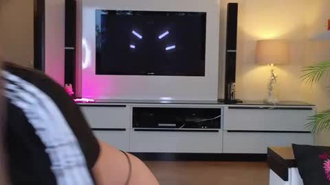 Snapshot of yononeey chatting on November 13, 2025, 9:41 am Wilma online show from November 13, 2025, 9:41 am