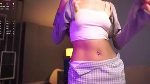 Snapshot of yoori_s chatting on December 2, 2024, 4:53 pm Mika online show from December 2, 2024, 4:53 pm