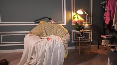 Snapshot of yoori_s chatting on January 23, 2025, 1:24 pm Mika online show from January 23, 2025, 1:24 pm