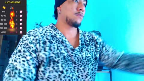 Snapshot of yosoy_enzo2020 chatting on January 4, 2025, 4:44 am Enzo online show from January 4, 2025, 4:44 am