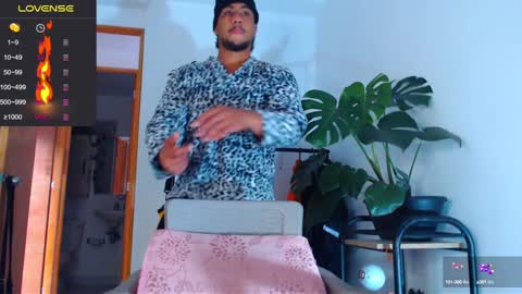 Snapshot of yosoy_enzo2020 chatting on January 14, 2025, 11:53 am Enzo online show from January 14, 2025, 11:53 am