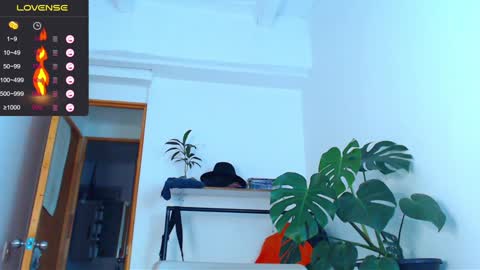 Snapshot of yosoy_enzo2020 chatting on January 19, 2025, 9:44 am Enzo online show from January 19, 2025, 9:44 am