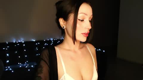 Sophie online show from April 14, 2026, 9:43 pm