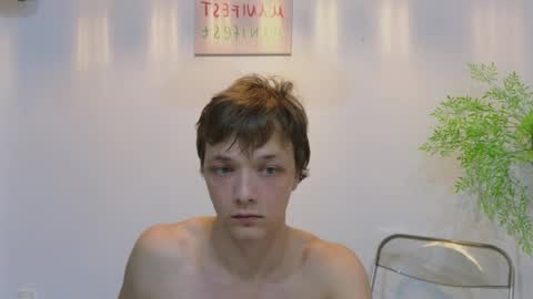 Snapshot of you_dream_ chatting on April 21, 2026, 6:12 pm you_dream_ online show from April 21, 2026, 6:12 pm