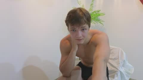 Snapshot of you_dream_ chatting on May 27, 2026, 8:28 pm you_dream_ online show from May 27, 2026, 8:28 pm
