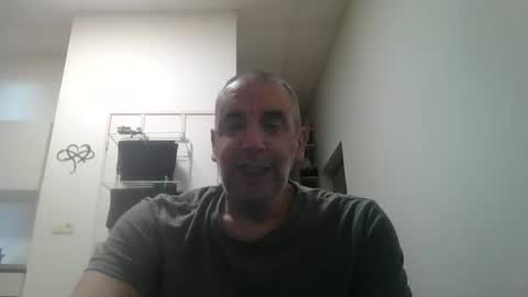 Snapshot of youdeservit chatting on February 15, 2026, 1:09 pm CrayZio online show from February 15, 2026, 1:09 pm