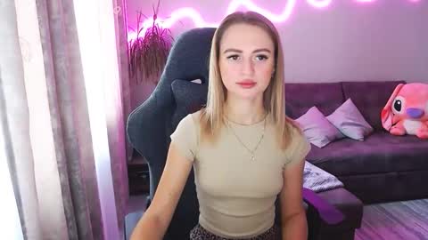 Bella online show from October 22, 2025, 8:14 am