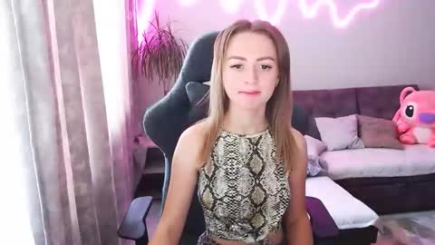 Snapshot of youdreamm chatting on May 25, 2026, 7:36 am Bella online show from May 25, 2026, 7:36 am