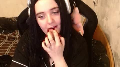 your_8a8y online show from September 18, 2025, 4:31 pm