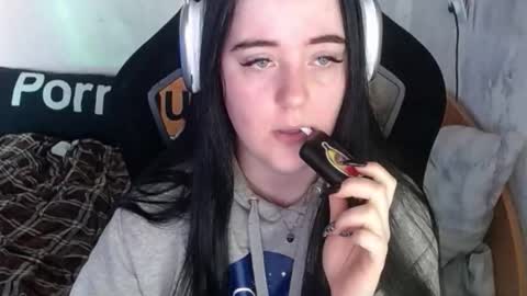 your_8a8y online show from November 19, 2025, 9:20 am