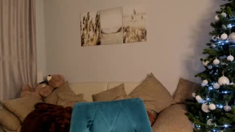 Snapshot of your__voice chatting on February 10, 2025, 6:35 pm Camilla online show from February 10, 2025, 6:35 pm