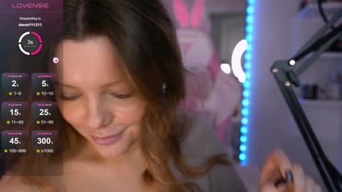 Julia Please Thumbs up me   online show from January 12, 2025, 7:11 am