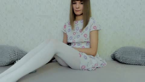 Snapshot of your_caramelka chatting on December 2, 2024, 5:37 am Lily online show from December 2, 2024, 5:37 am