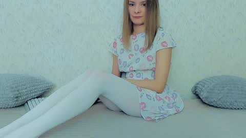 Snapshot of your_caramelka chatting on January 10, 2025, 4:44 am Lily online show from January 10, 2025, 4:44 am