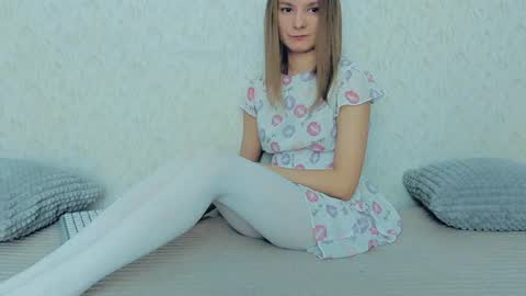 Snapshot of your_caramelka chatting on January 19, 2025, 11:23 am Lily online show from January 19, 2025, 11:23 am