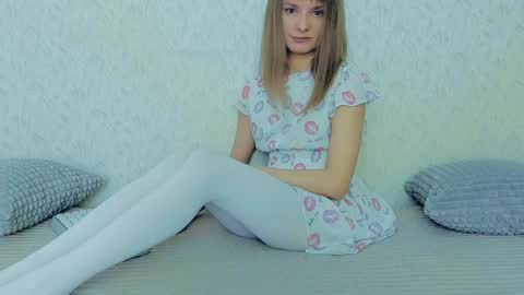 Snapshot of your_caramelka chatting on January 26, 2025, 5:23 am Lily online show from January 26, 2025, 5:23 am