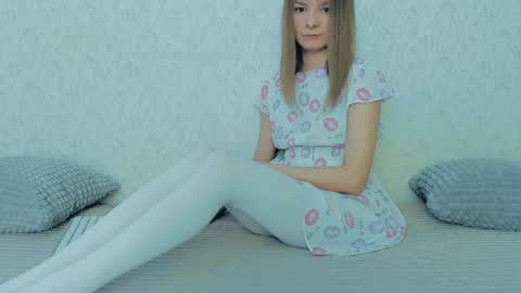 Snapshot of your_caramelka chatting on February 7, 2025, 5:10 am Lily online show from February 7, 2025, 5:10 am