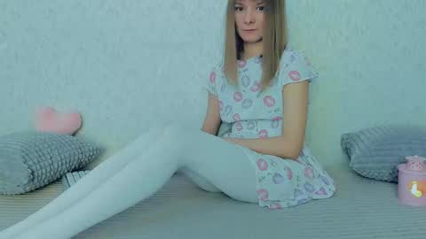 Snapshot of your_caramelka chatting on February 16, 2025, 5:04 am Lily online show from February 16, 2025, 5:04 am