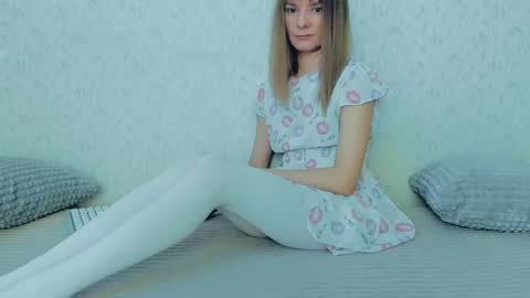 Snapshot of your_caramelka chatting on February 26, 2025, 4:47 am Lily online show from February 26, 2025, 4:47 am