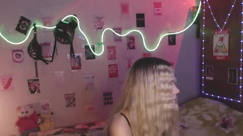 Snapshot of your_horny_friends chatting on November 5, 2025, 10:26 am Your Horny Friends online show from November 5, 2025, 10:26 am