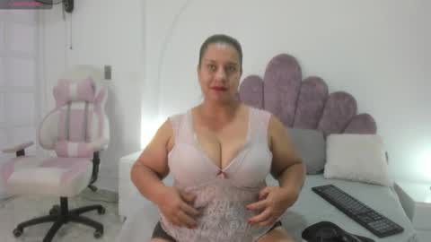 Snapshot of your_lady_milf chatting on February 4, 2025, 3:47 pm your_lady_milf online show from February 4, 2025, 3:47 pm
