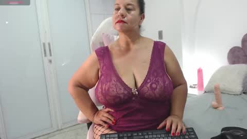 Snapshot of your_lady_milf chatting on February 6, 2025, 4:14 pm your_lady_milf online show from February 6, 2025, 4:14 pm